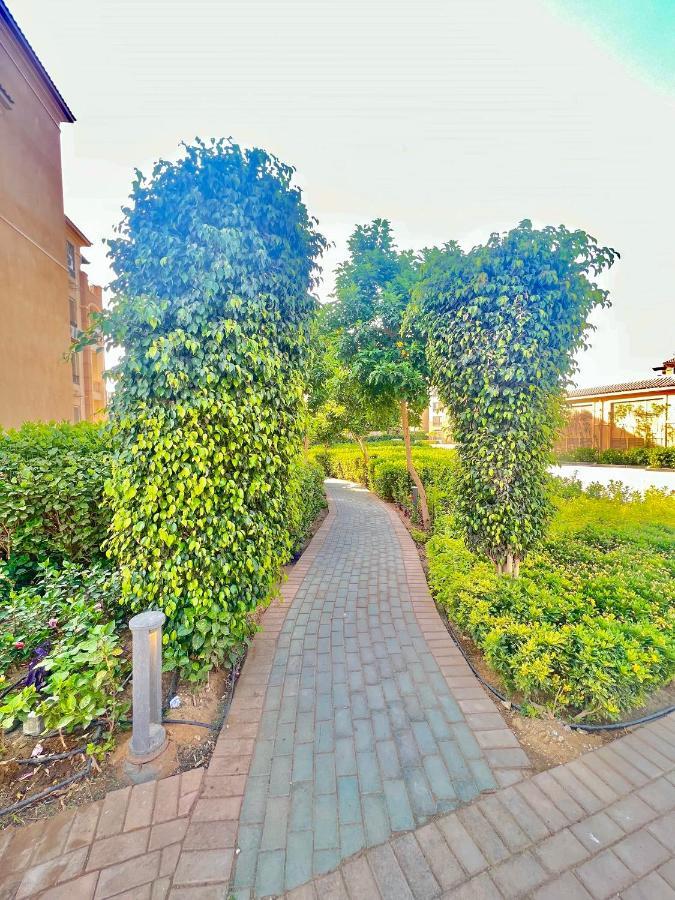 Apartment Ultra Luxury 3br With Pools ,sports ,dining In Gated Compound, Close To Sites Cairo