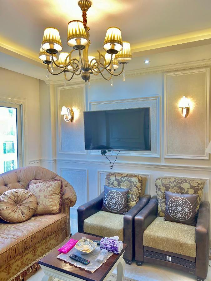 Ultra Luxury 3br With Pools ,sports ,dining In Gated Compound, Close To Sites Cairo