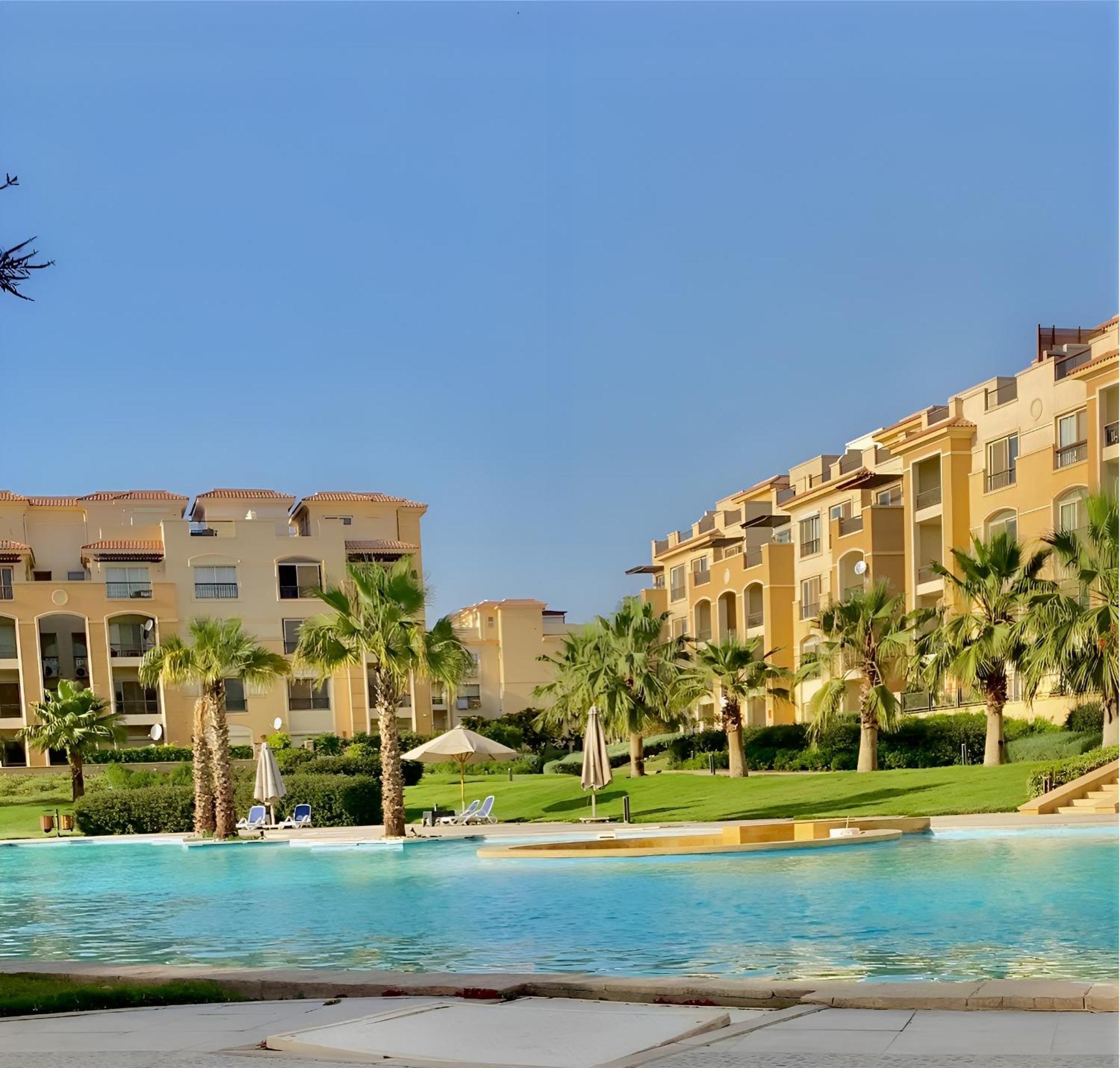 Apartment Ultra Luxury 3br With Pools ,sports ,dining In Gated Compound, Close To Sites Cairo